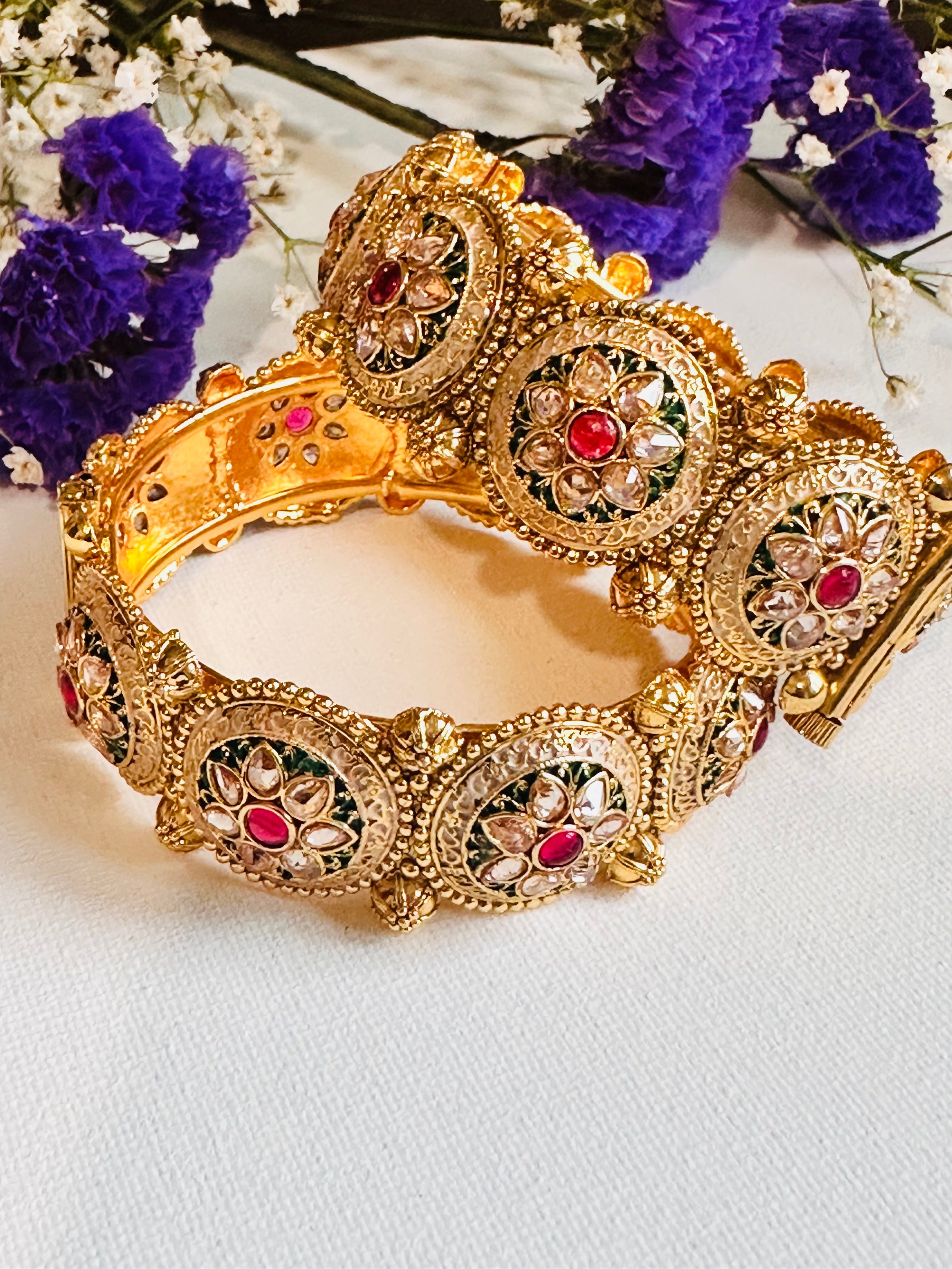 Antique gold 2025 kada bangles